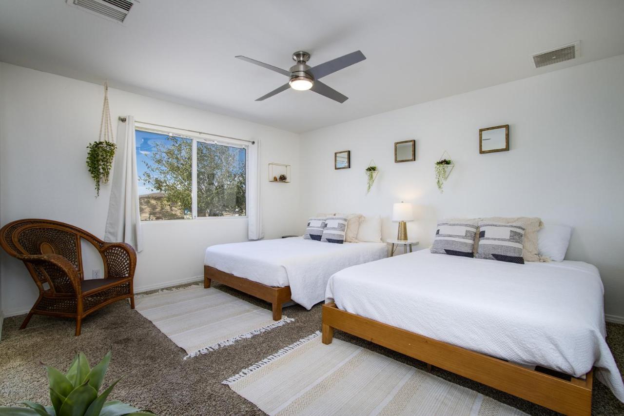 Sapphire Haven + Casita! Pool + Spa + Movie Theatre + 10 Min To Monument! Villa Joshua Tree Eksteriør bilde