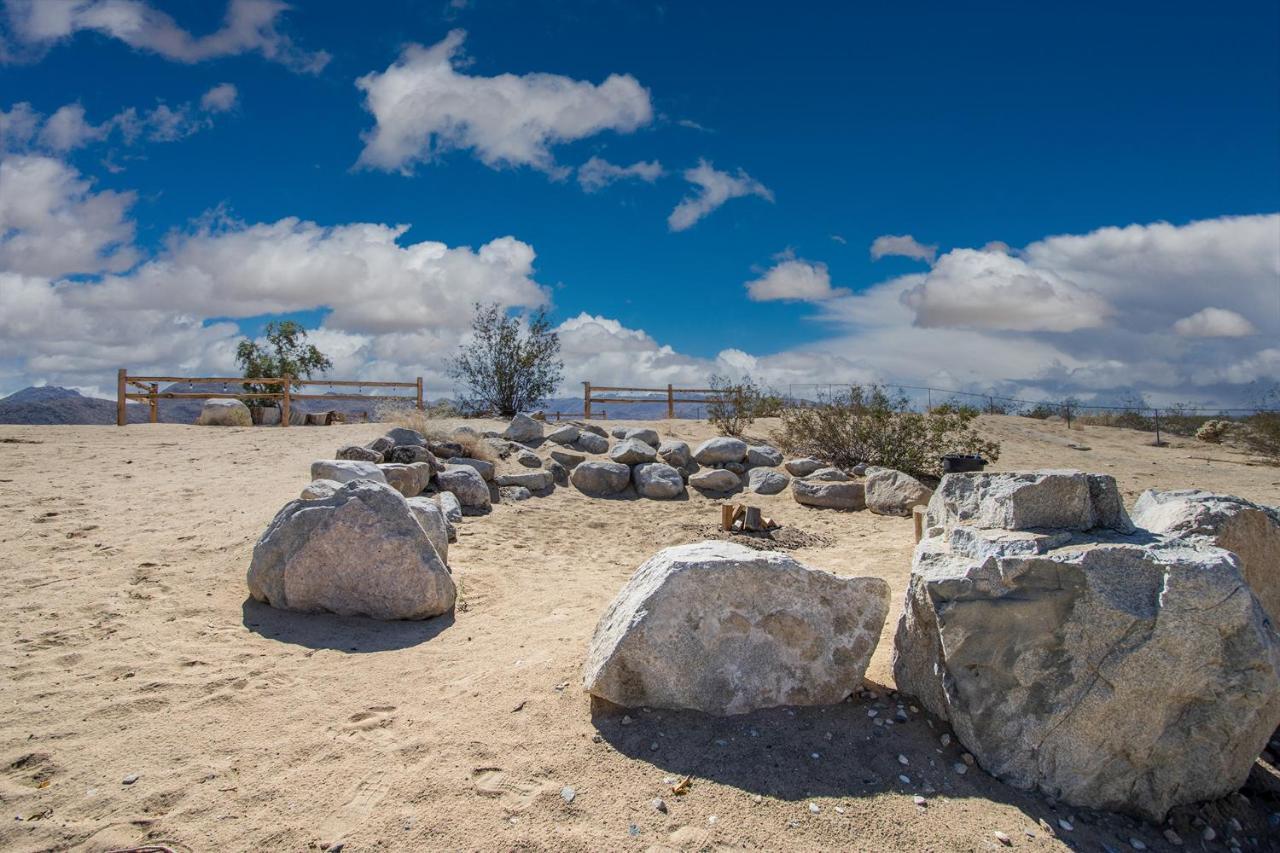 Sapphire Haven + Casita! Pool + Spa + Movie Theatre + 10 Min To Monument! Joshua Tree Eksteriør bilde