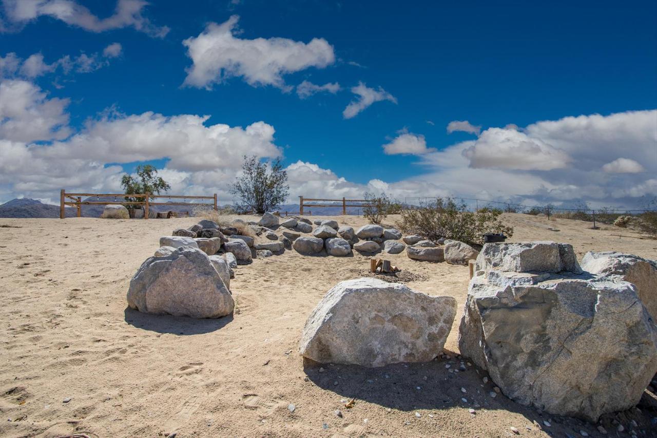 Sapphire Haven + Casita! Pool + Spa + Movie Theatre + 10 Min To Monument! Villa Joshua Tree Eksteriør bilde