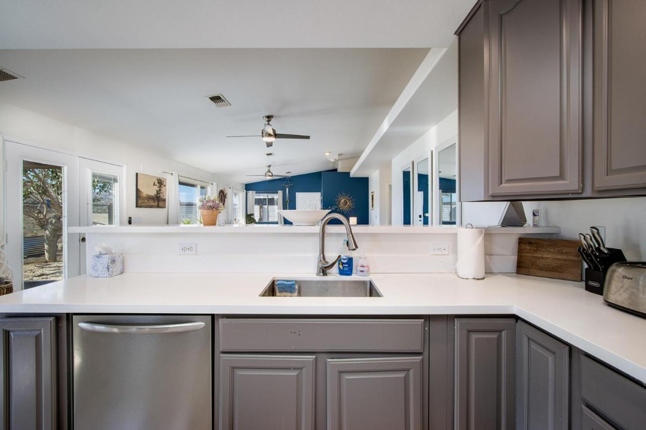 Sapphire Haven + Casita! Pool + Spa + Movie Theatre + 10 Min To Monument! Joshua Tree Eksteriør bilde